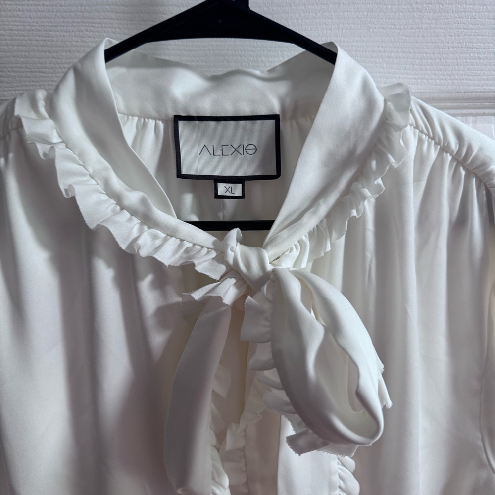 Alexis Ivory Ruffle Blouse - Picture 2 of 6